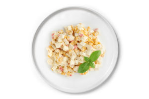 Салат з крабовими паличками та кукурудзою