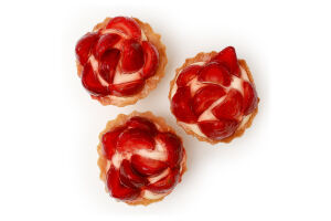 Пирожное Корзинка клубничная