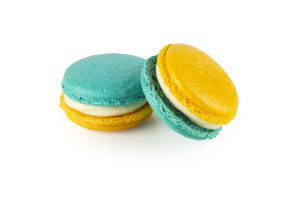 Тістечко Макарон Вишня