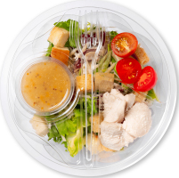 Салат зі смаженим курячим філе та томатами чері