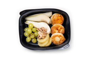 Боул із сирниками та фруктами