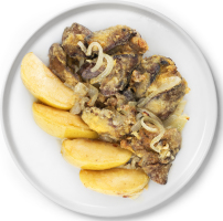 Смажена куряча печінка з яблуками