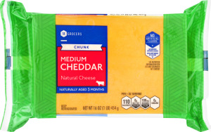 SE Grocers Chunk Medium Cheddar Natural Cheese