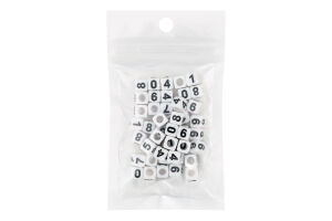 Намистини цифри 6*6мм XA50 білий Cube-4SC501-D1