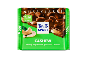 Шоколад молочный с жареными подсоленными кусочками орехов кешью Ritter Sport м/у 100г