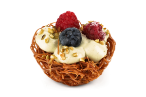 Тістечко Кошик Катаіфі з ягодами