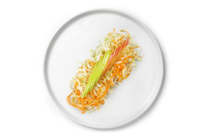 Салат с молодой капусты и яблоком