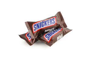 Батончик зі смаженим арахісом, карамеллю і нугою вкритий молочним шоколадом Minis Snickers кг