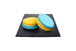 Пирожное Макарон Вишня