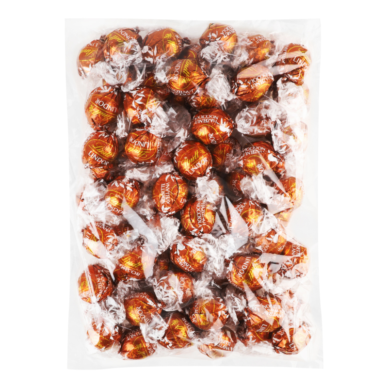 Цукерки з молочного шоколаду зі шматочками фундука Lindor Lindt м/у